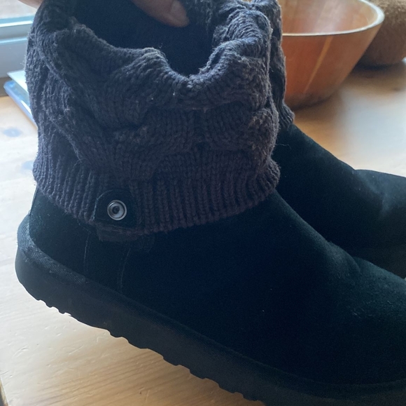 UGG Saela Boots (Womens size 8) - Picture 3 of 4